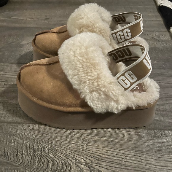 UGG Women's Fluff Yeah Slide Sandals - Chestnut - Picture 2 of 5